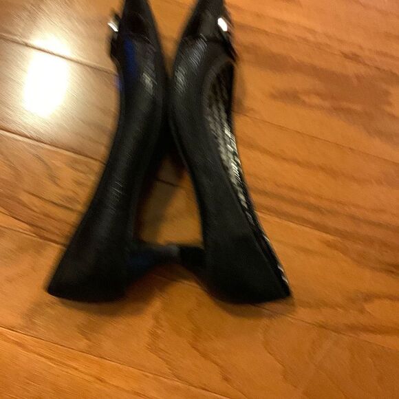 Anne Klein iflex Women's Black Leather Pointed Toe Buckle Pumps Size 6.5 - Picture 4 of 11